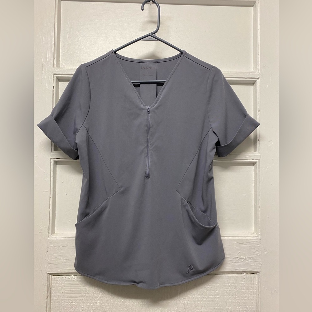 Jaanuu scrubs top women’s size small front half zipper and roll up sleeves gray